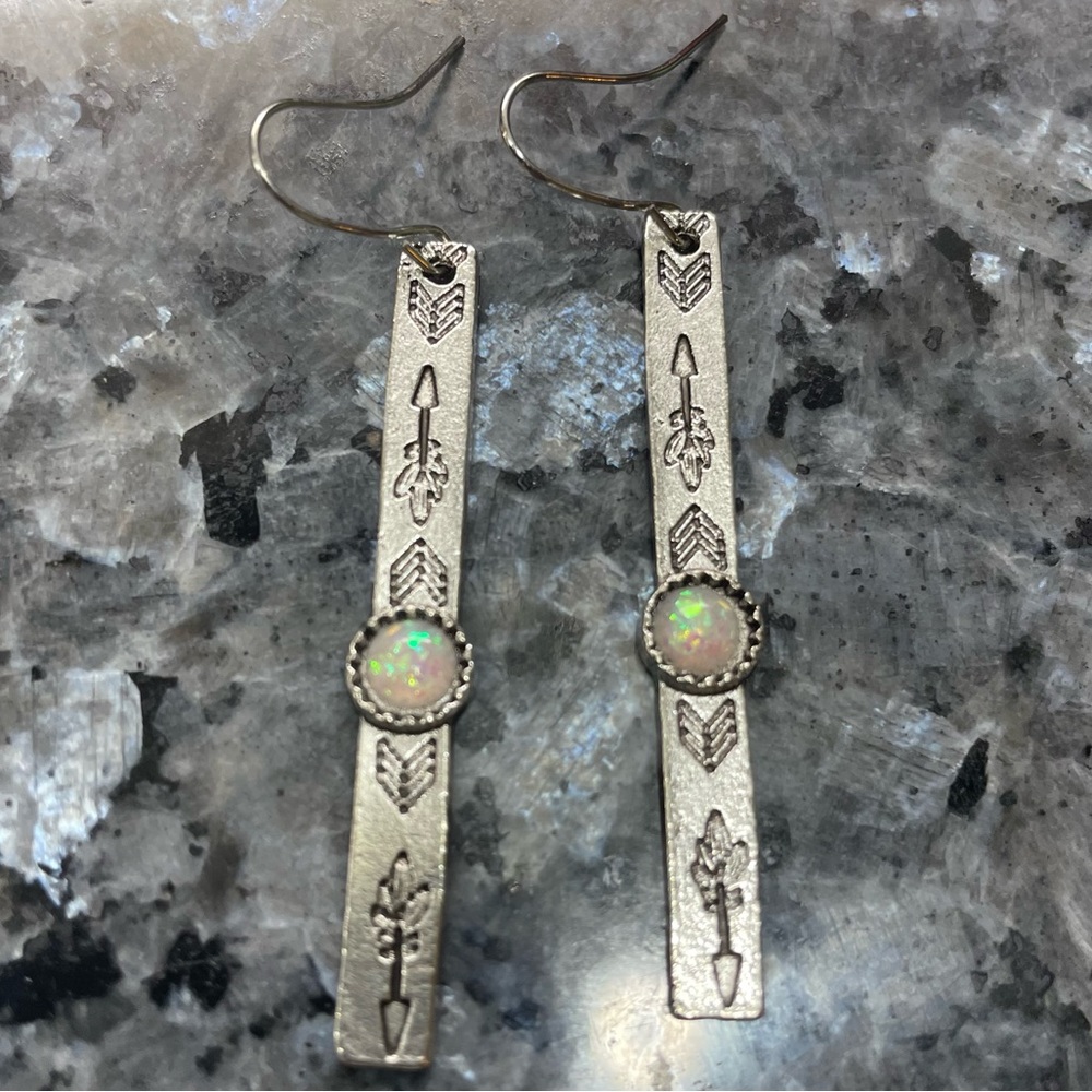 🦋 3/$24 Silver bar earrings with arrow engravings and an opal / NWOT - Picture 4 of 5